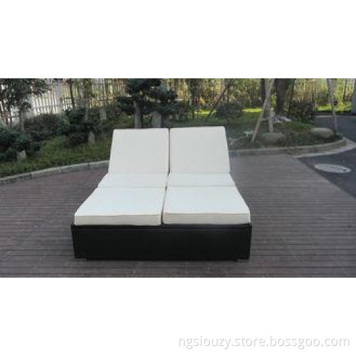 Hand-Woven Rattan Sun Lounger , Outdoor Garden Lounge Chair